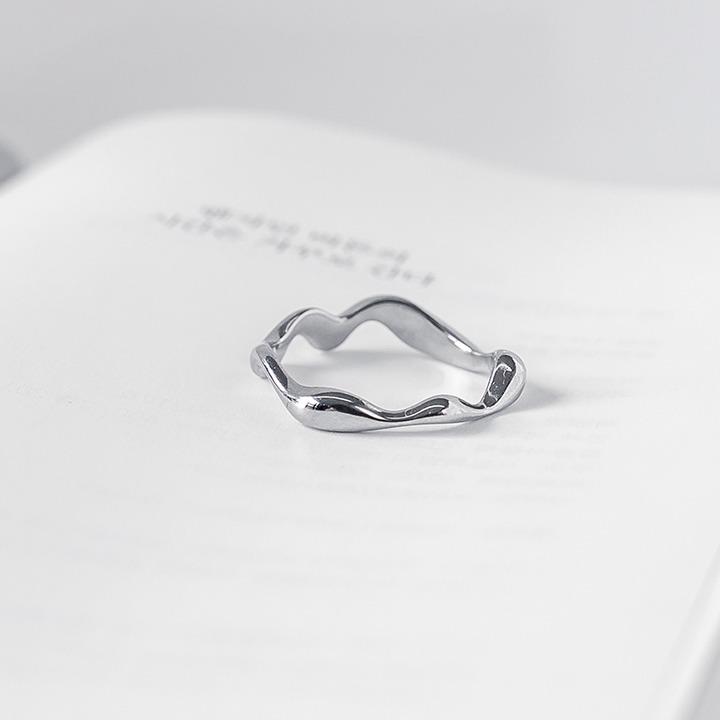 미니멀 곡선 물결 반지 보넥도 태산 착용 보이넥스트 도어