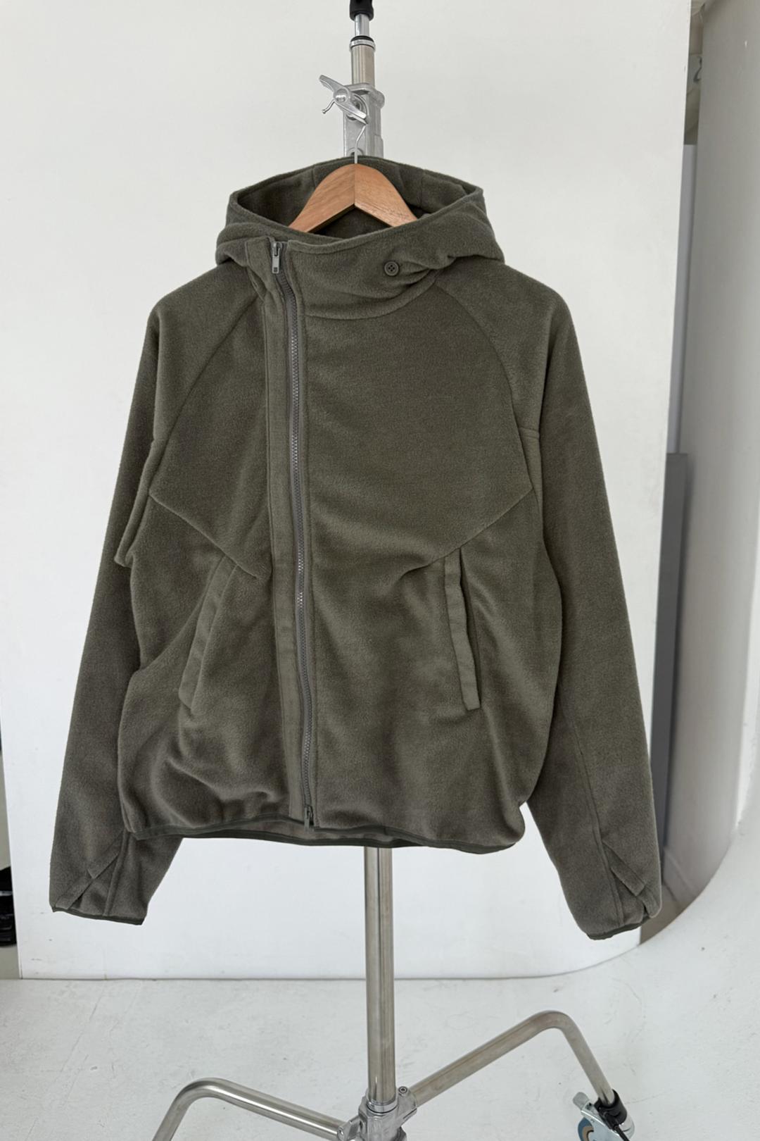 DIAGONAL FLEECE ZIP-UP