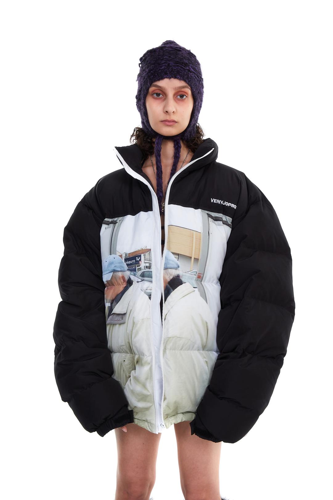 " WHO KNOWS FACE \" OVERSIZED PUPPER JACKET
