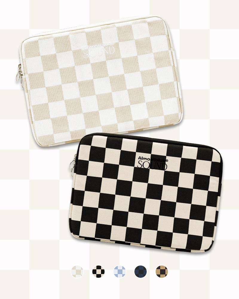 CHECKERBOARD LAPTOP POUCH