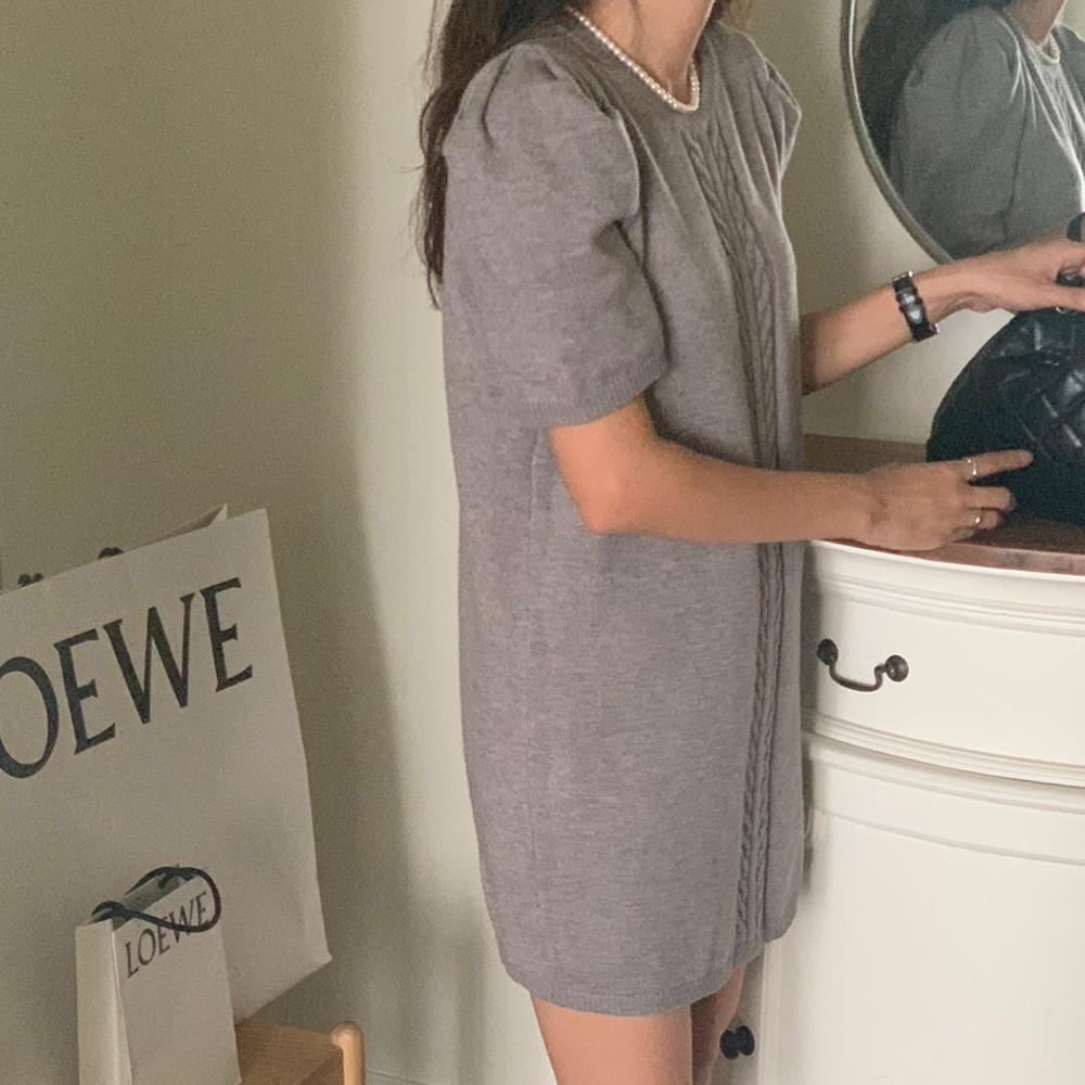 가을 간절기 꽈배기 반팔 퍼프 소매 미니 니트 원피스