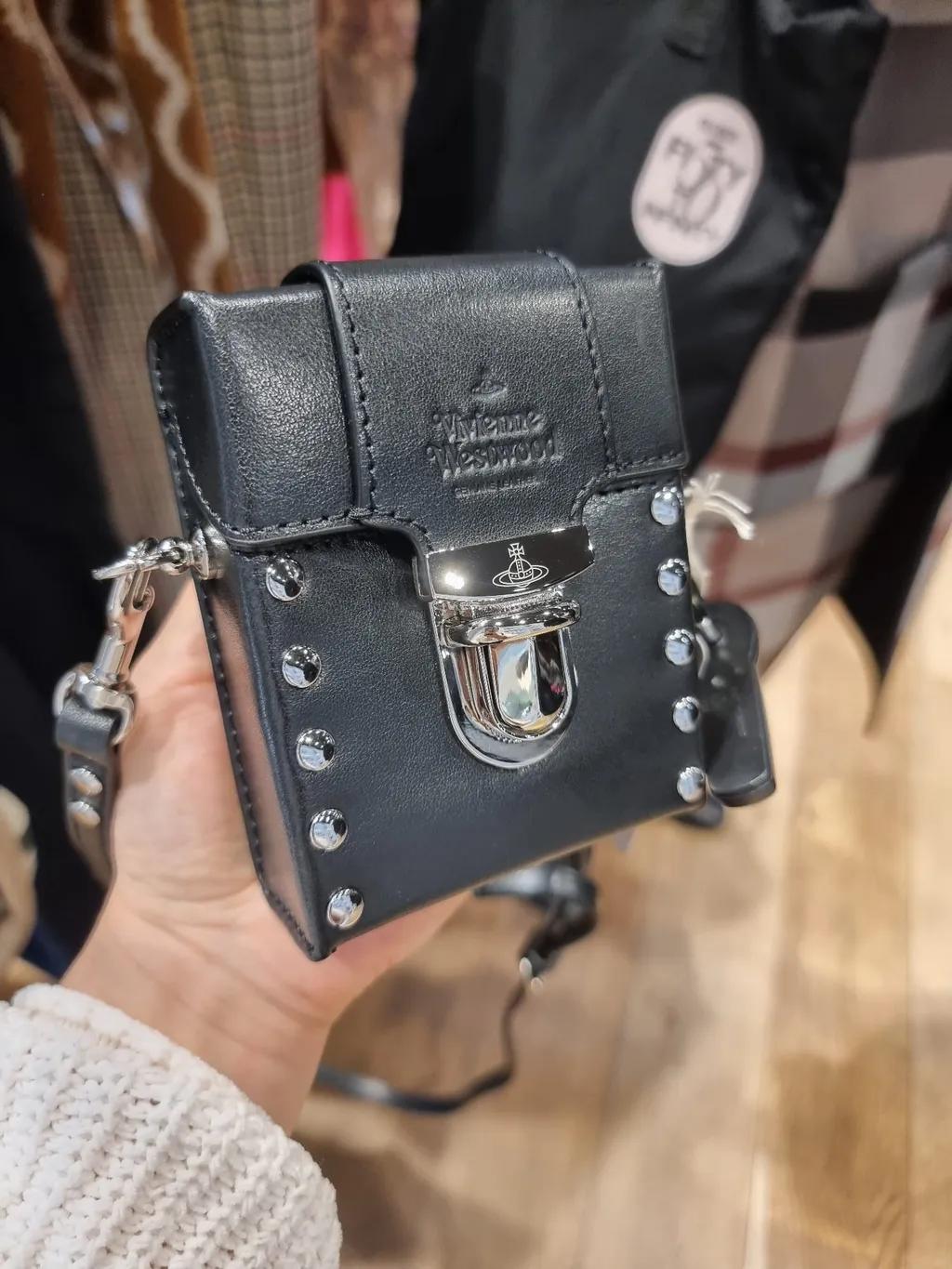 비비안웨스트우드 스터드 미니 박스 크로스백 5303000P L001R