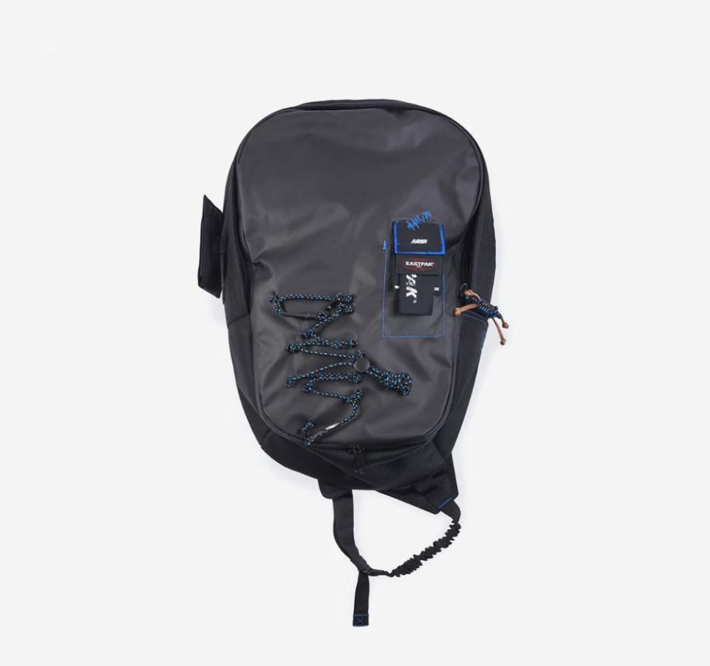 [아더에러 가방] 아더에러 x 이스트팩 업 다운 슬링백 블랙 EMAVS02S07 / EK0A5BBA  Ader Error x Eastpak Up-Down Sling Black