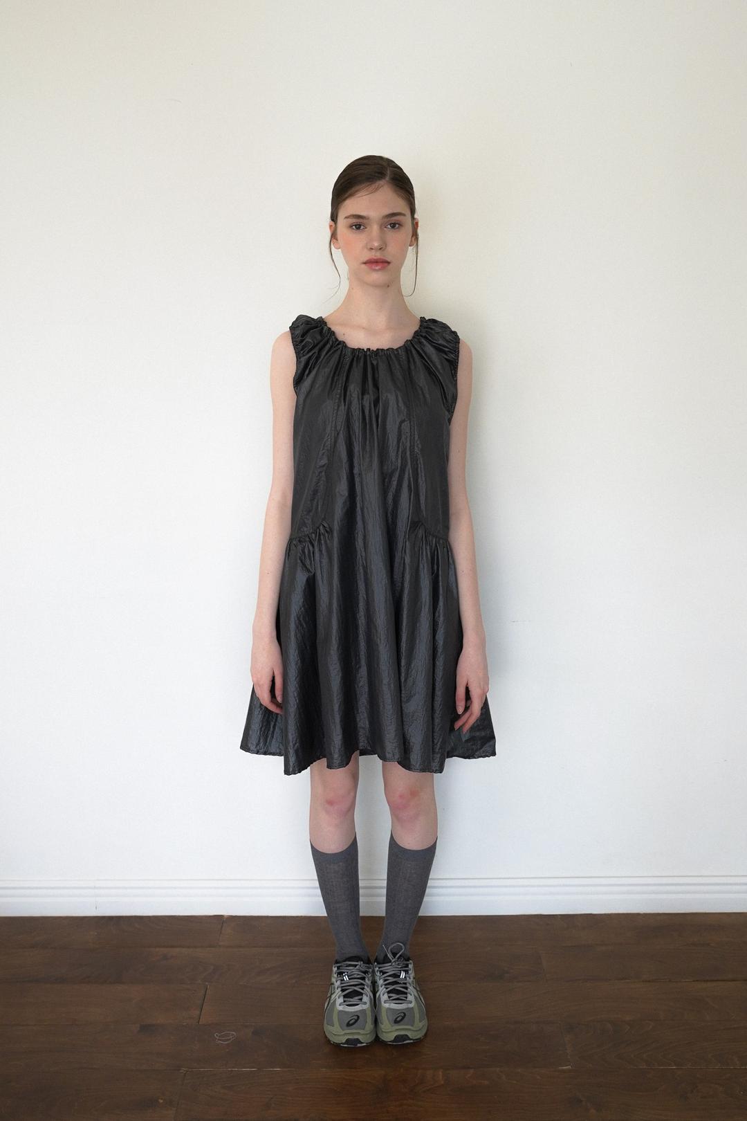 [2nd DROP / 4월 19일 순차발송] SHIRRING DOUBLE STITCH DRESS - DEEP CHARCOAL