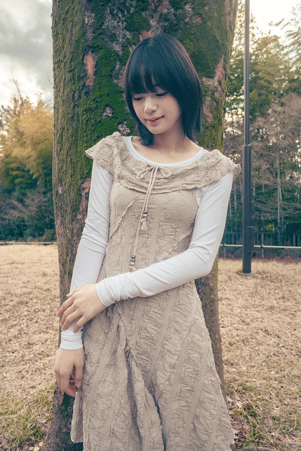 Draw-string off-shoulder dress (Beige)