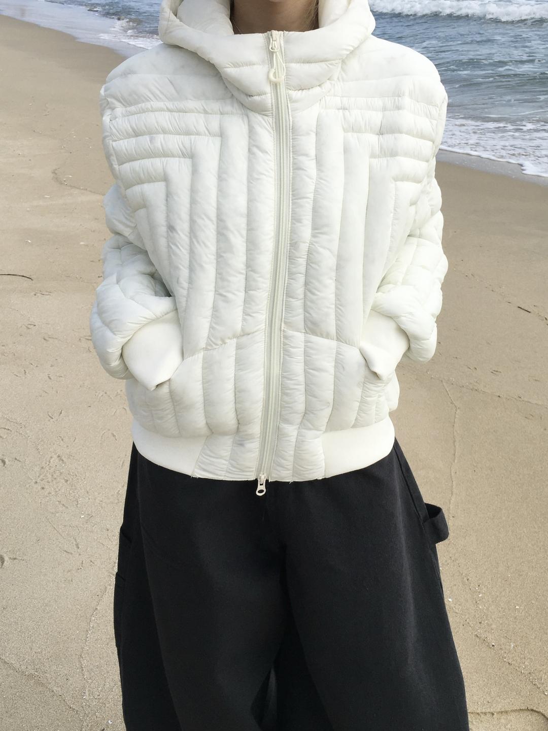 주노 크롭 후드 절개 경량패딩 (3c)