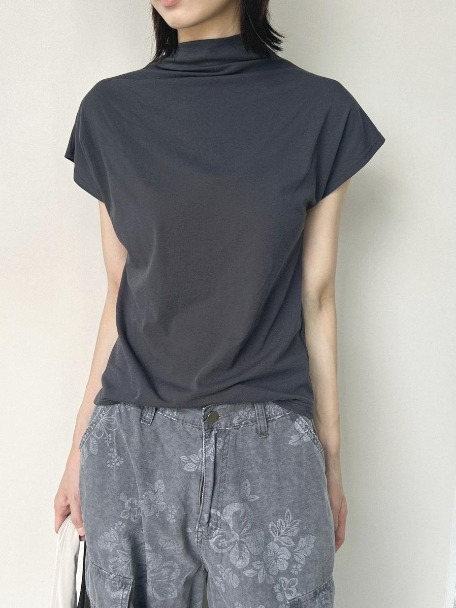 SEMI-MOCK NECK SLIM TEE