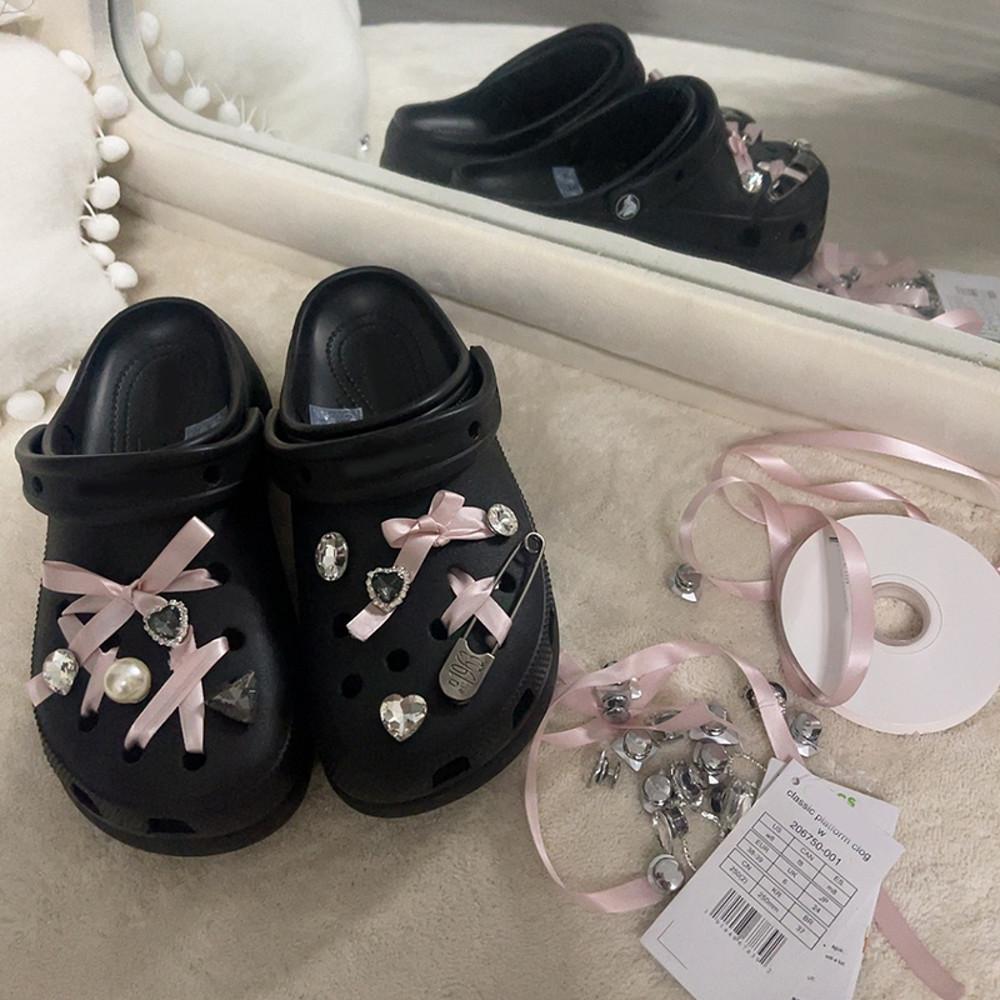 헤르츠룸 pink ribbon crocs deco 크록스 지비츠 세트 리본 핑크 발레코어 여름