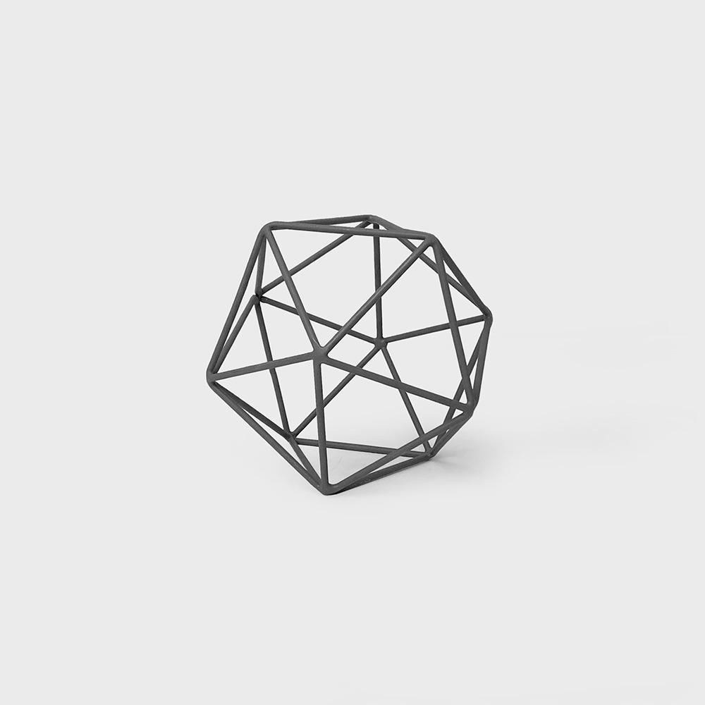 그레이 와이어 삼각볼 오브제