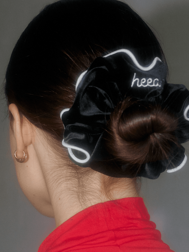 Bloom Velvet Scrunchie_Black