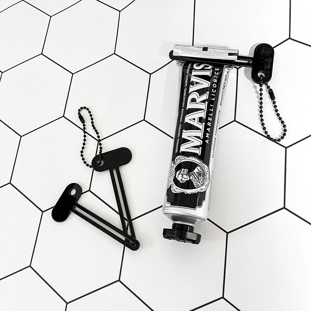 블랙 앤 화이트 치약짜개 / 튜브링거 물감짜개 핸드크림 군번줄걸이 치약말이