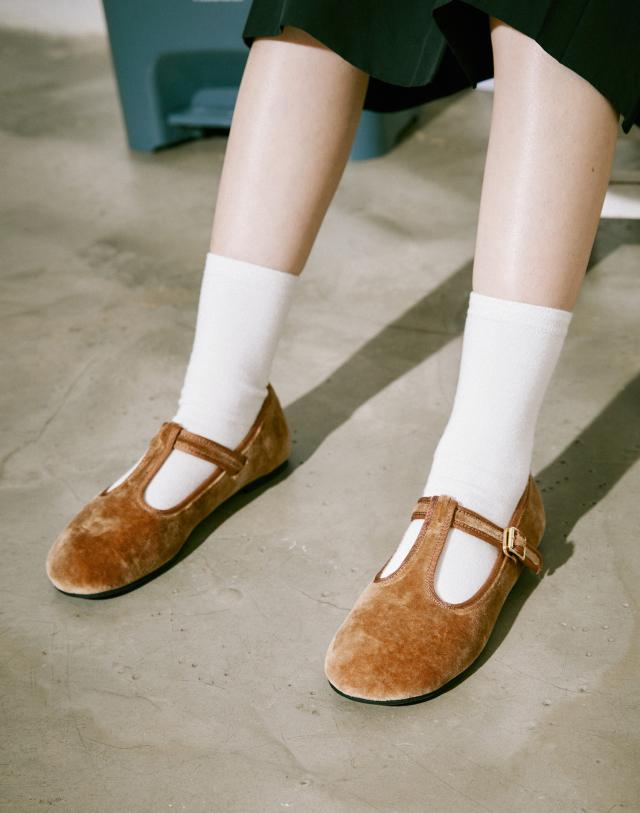 [미카] 옐로우 벨벳 T스트랩 플랫슈즈 (굽높이 : 1 cm/볼넓이 : 8.5 cm)