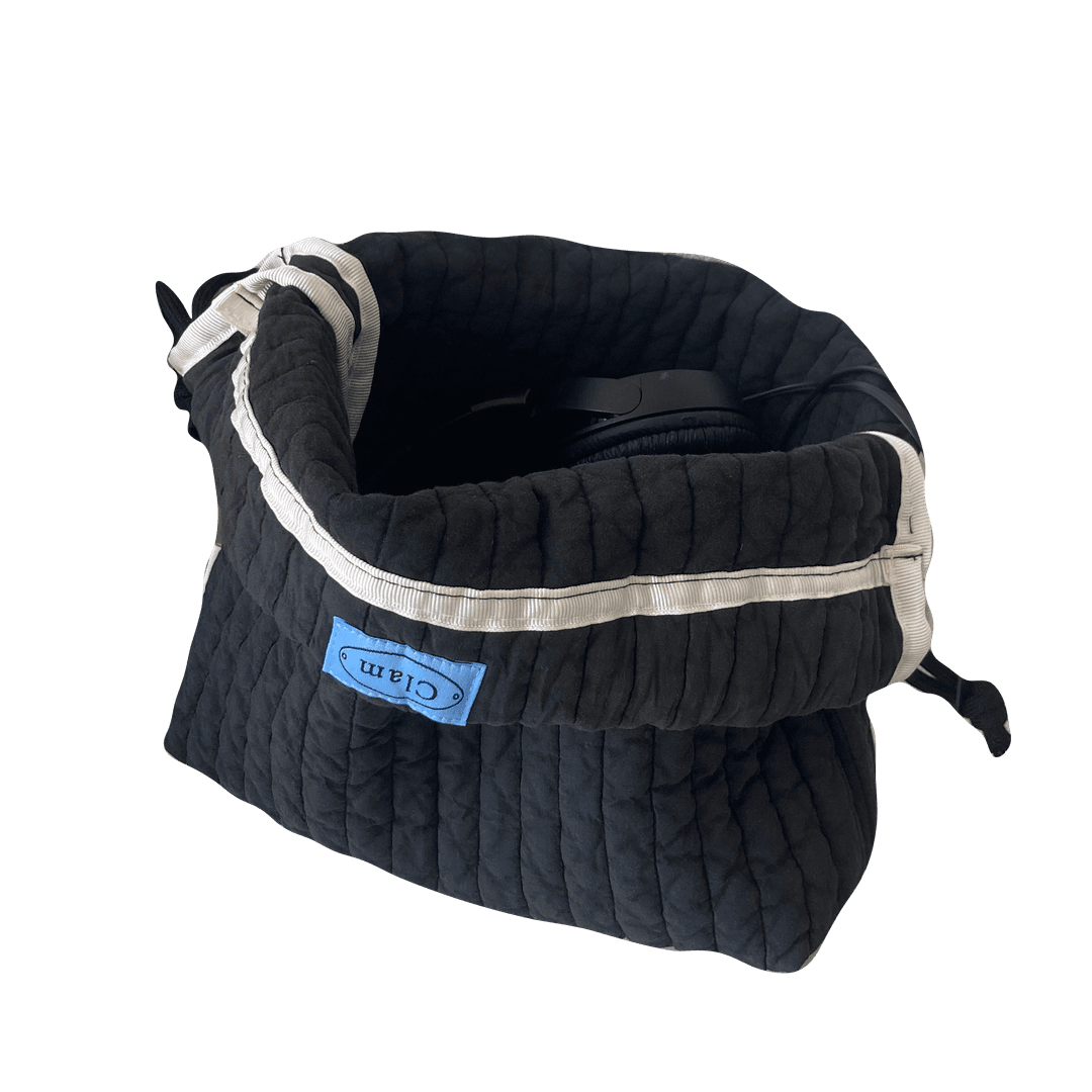 Clam string pouch _ Soft black