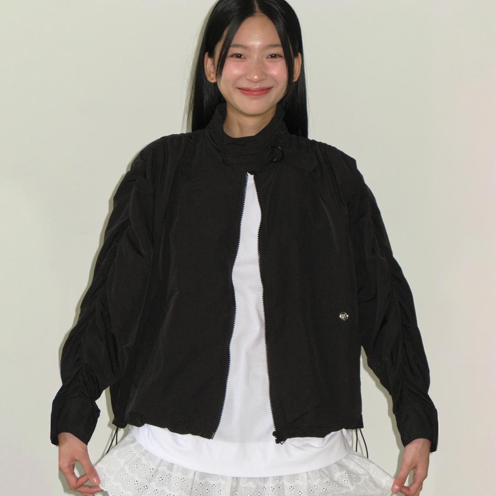 BUCKLE SHIRRING WIND JUMPER BLACK