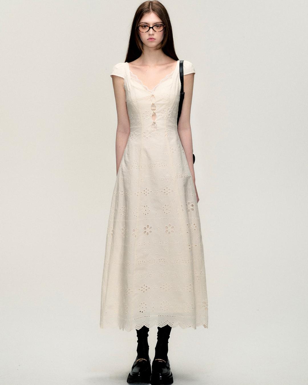 OAKMOO Throbbing Time 크림 화이트 심플 슬림 레이스 스티칭 원피스