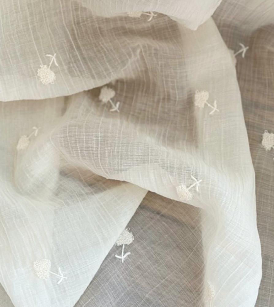 우아한 꽃송이 자수 레이스원단