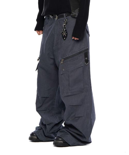 Knee Pin-Tuck Zippered Cargo Pants (Dark Gray)