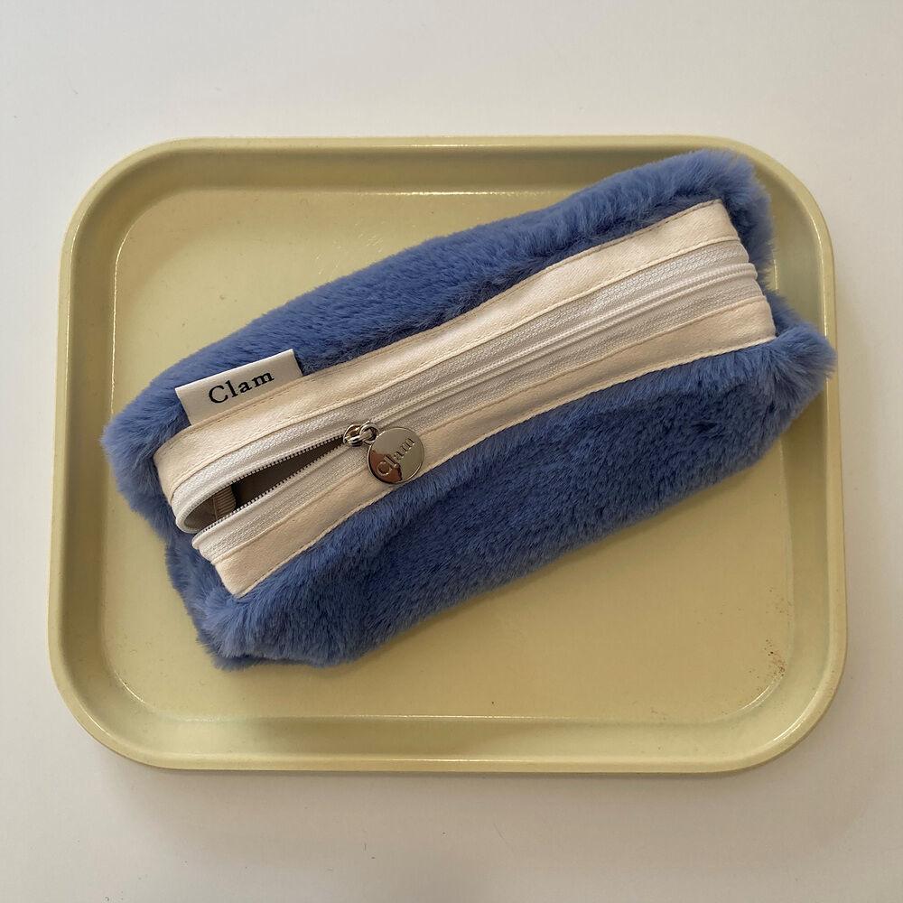 Clam round pencilcase _ Fur Cosy blue