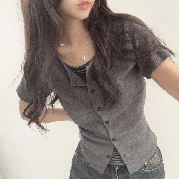 입꼬 일체형 반팔버전 스트라이프 레이어드 버튼 가디건2color