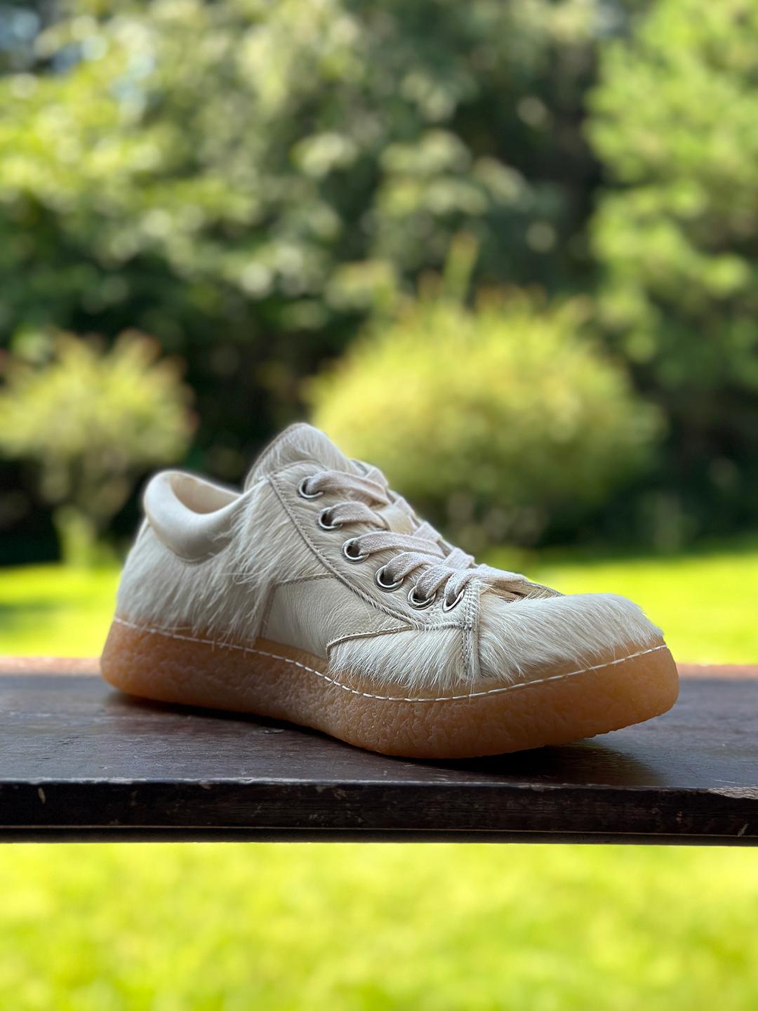 [이모셔널 스니커즈] Pony hair Low_Milk