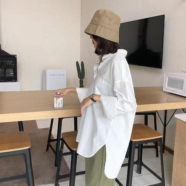 [하프클럽/디에이치]백 트임 포인트 오버핏 화이트 셔츠