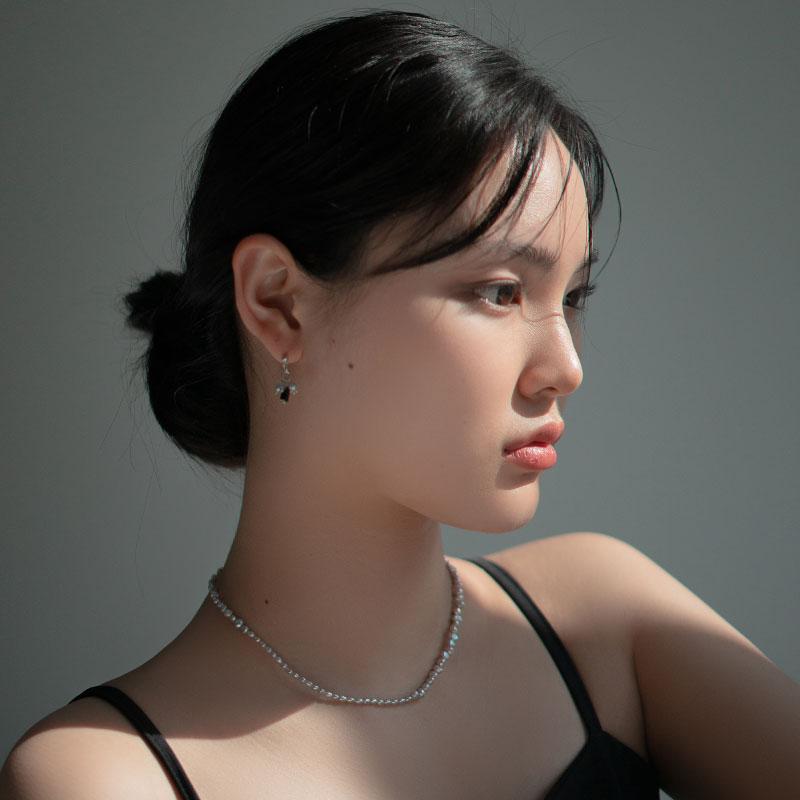 그레이 진주 목걸이