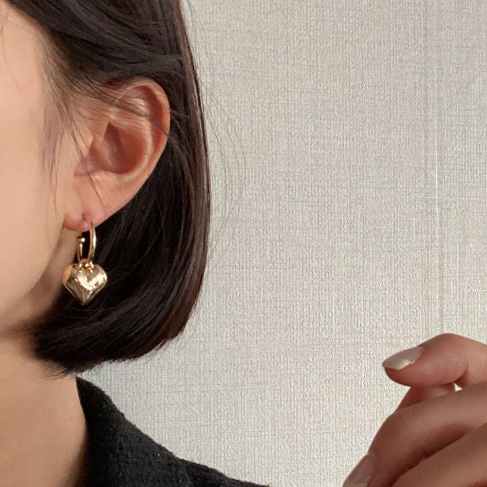 볼륨 하트 귀걸이