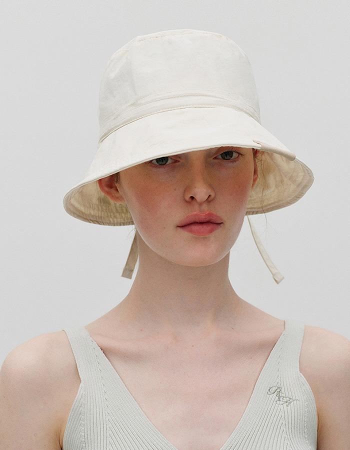 RE RHEE) ADJUSTABLE STRAP BUCKET HAT IVORY 2차 재입고