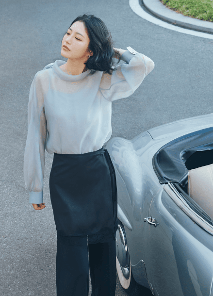 롤 카라 리본 블라우스