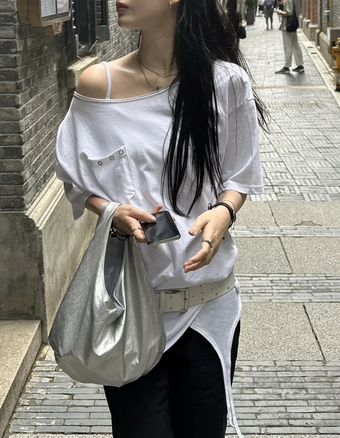 [LEVE] 루즈 포켓 원숄더 탑