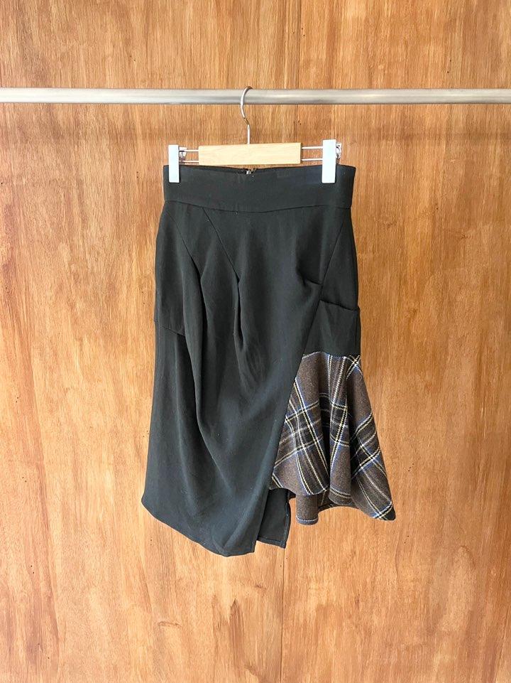 Asymmetric plaid panel skirt