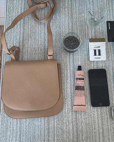 스프링콤마 미니멀 크로스백