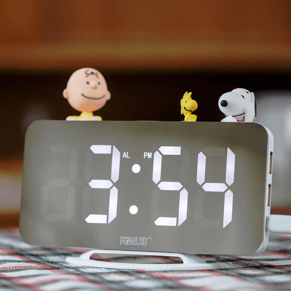 [Peanuts] 귀여운 디자인에 똑똑한 기능을 담은 스누피 LED 시계(알람 기능, 무소음, 벽걸이 가능)
