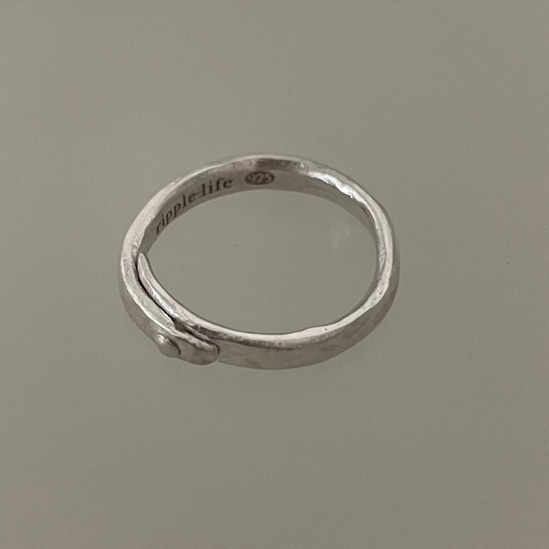 rivet point ring