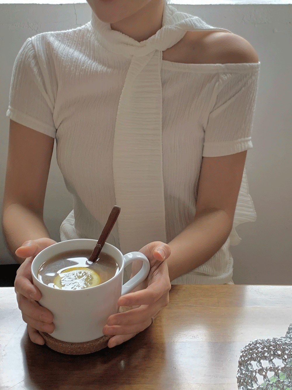 언발 오프숄더 머플러 반팔 블라우스 (2color)