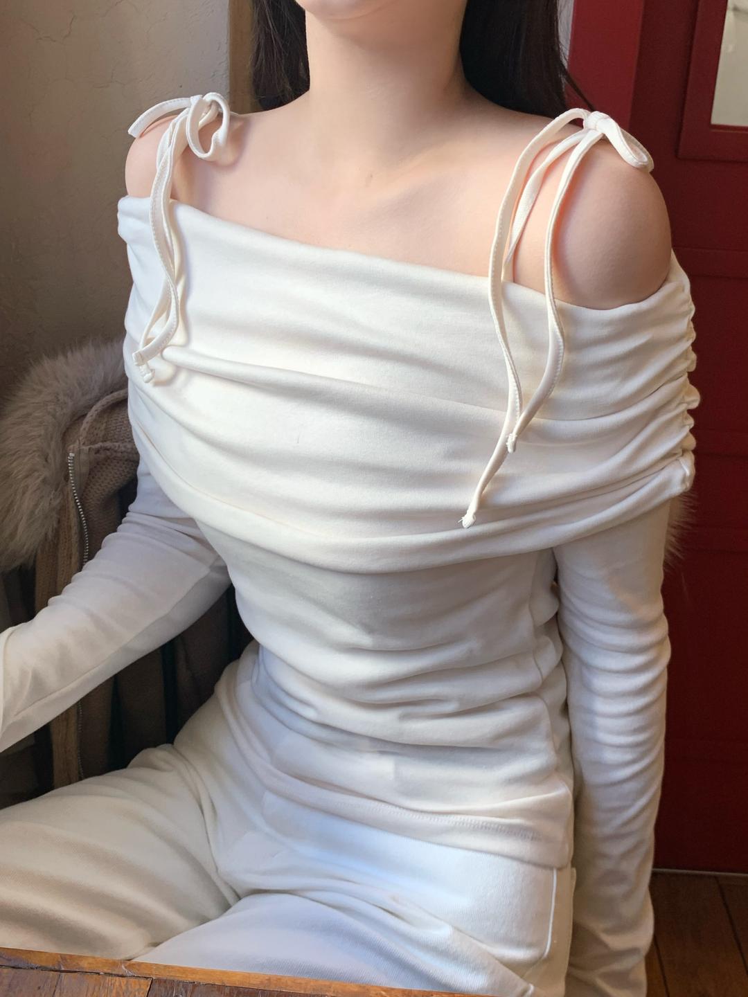 (pre-order) snow off-shoulder slim top_ivory