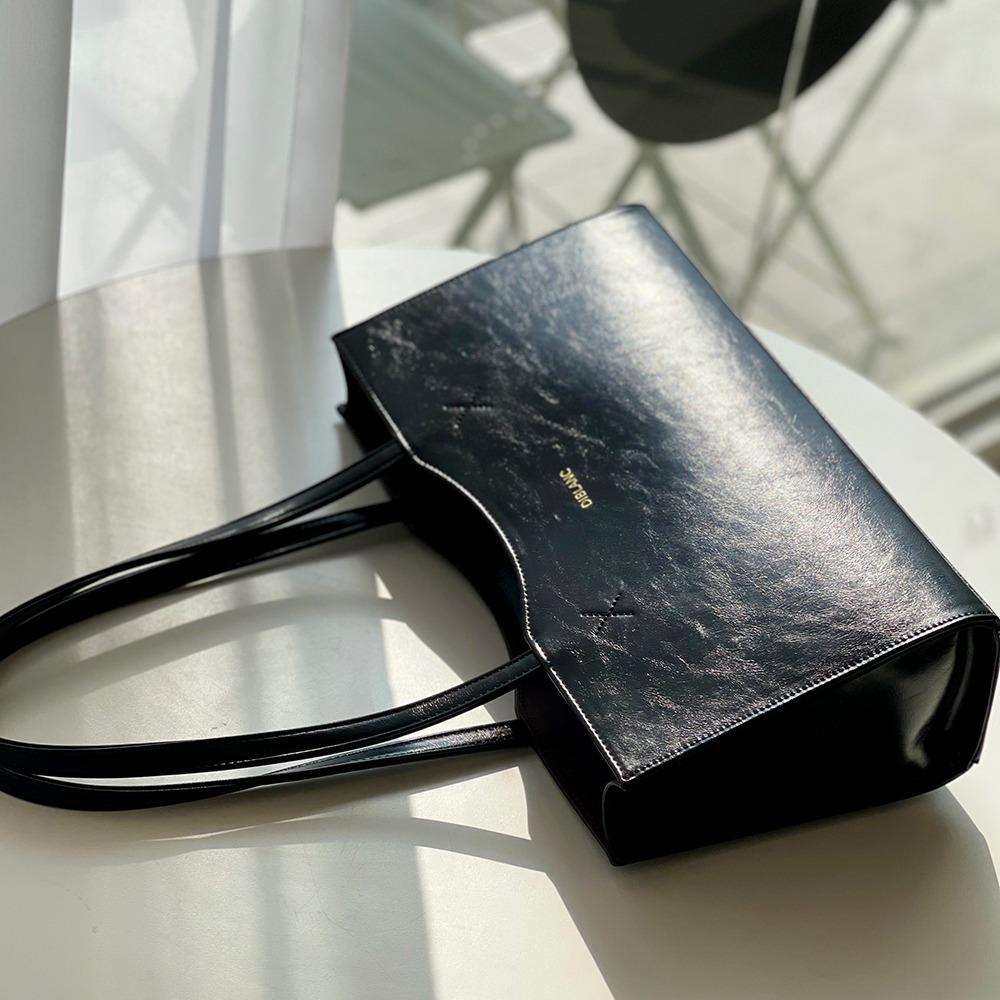 [DIBLANC] [기간특가] 59,000원→29,900원 번트 크랙 스퀘어백