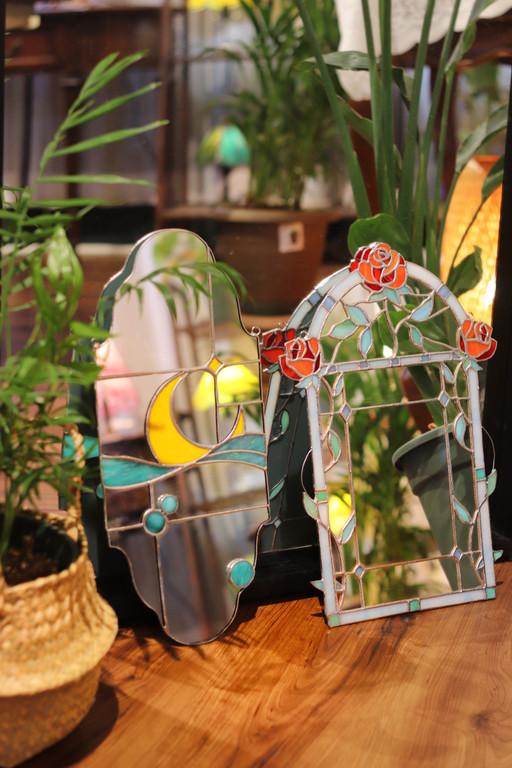 스테인드글라스 달빛 물결/구름 거울