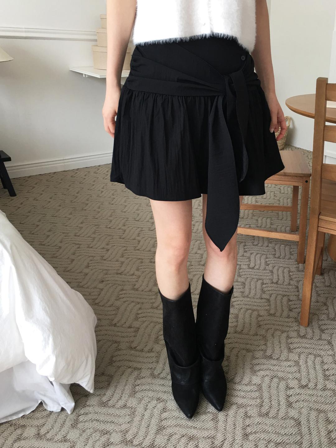 Honey strap flare skirt (Ivory, black)