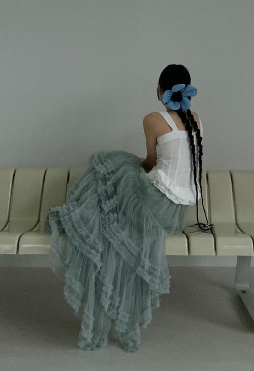 curtain call frill skirt