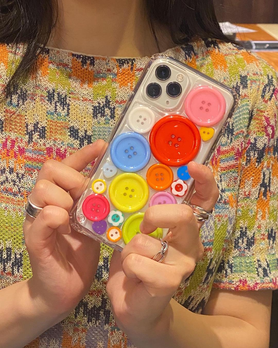 vintage buttons phonecase