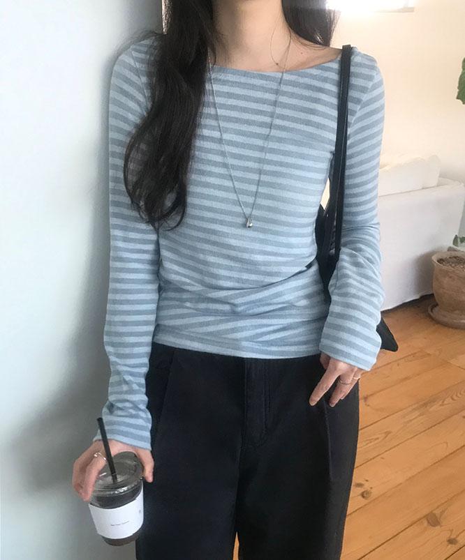 니어웨어 [⛄겨울신상] 지린 스트라이프 티 (2color) 오프숄더/입술넥/줄무늬티/단가라티/레이어드/여리핏/배색티