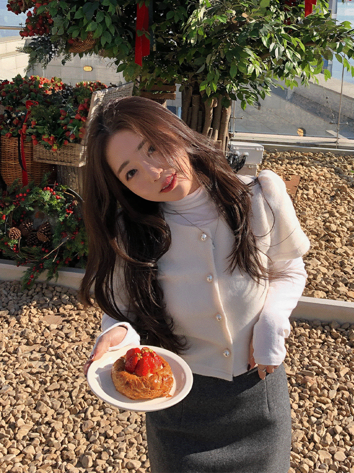 (연말룩)헤어리 퍼프 반팔 진주 가디건