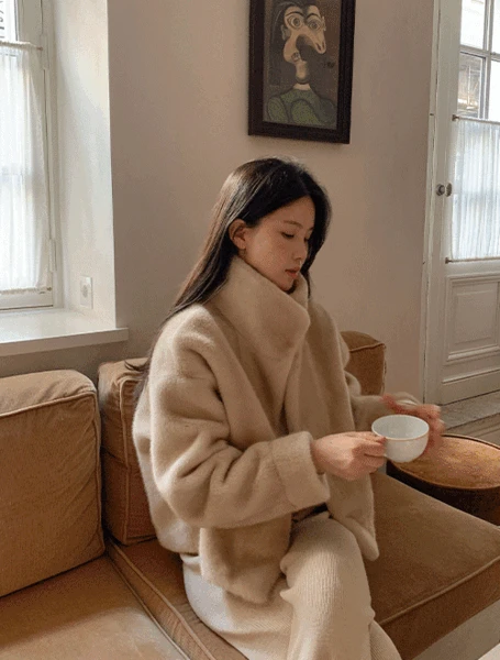 [예약주문/🏅팝업 BEST🏅/2천장돌파/리얼보다리얼같은/무스탕안감/리얼퍼동일공정/단독염색컬러][made] 에니브 에어리 페미닌 하이넥 퍼자켓(가을/간절기/신상/데일리/데일리룩/출근룩/하객룩/격식룩/데이트룩/겨울)