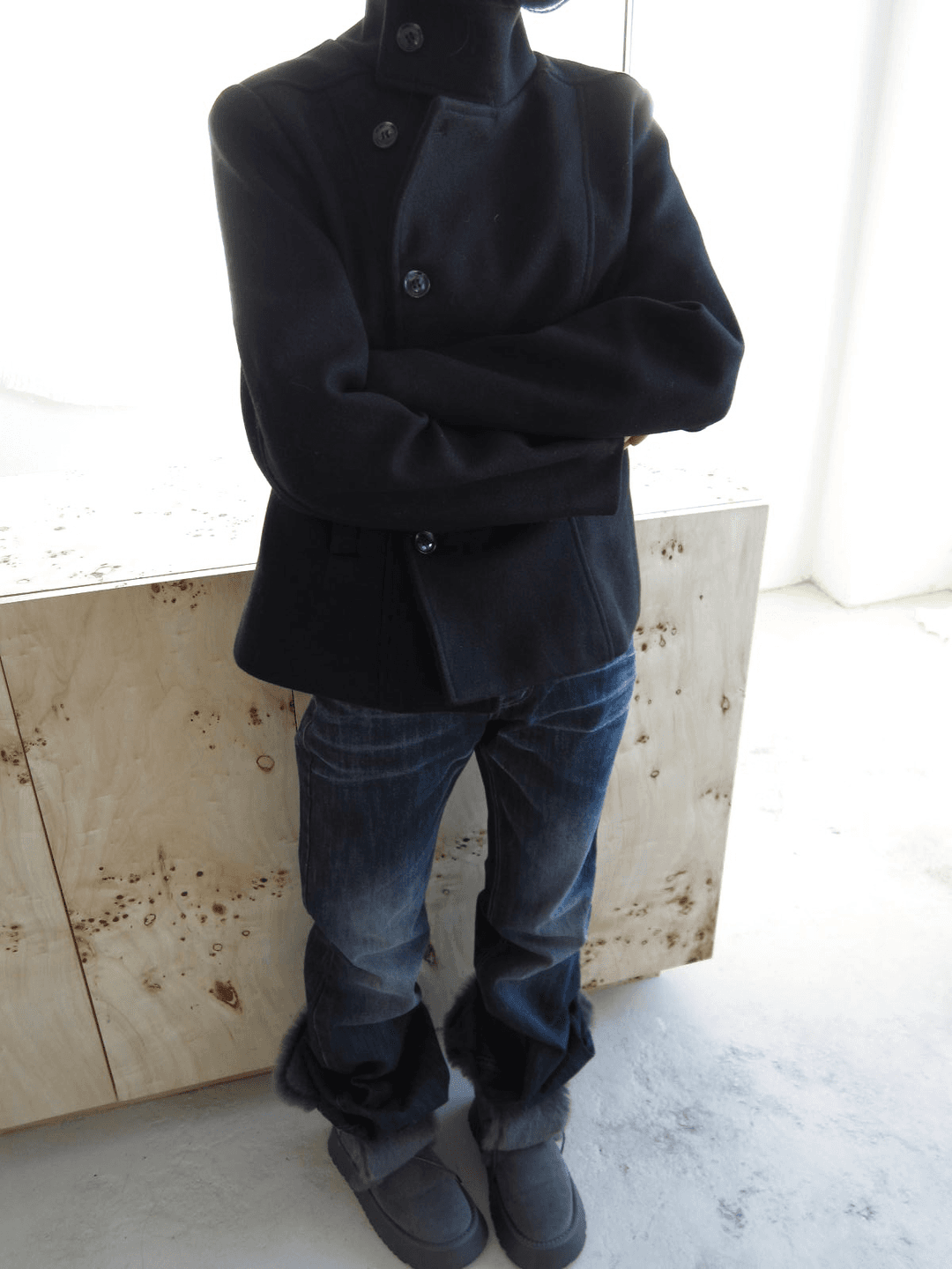 HIGH-NECK ALIGNED BUTTON JK