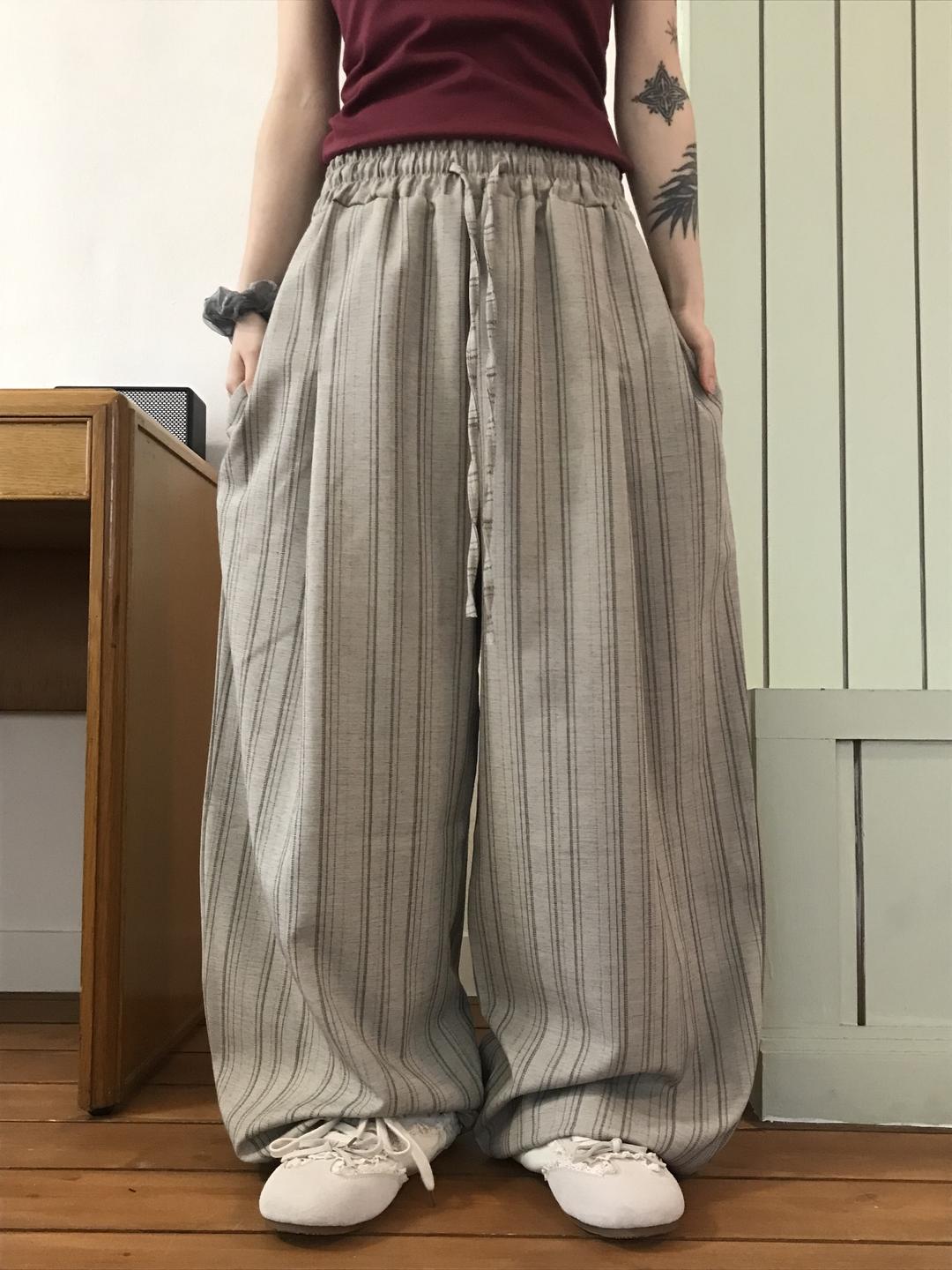 Emblem balloon pants