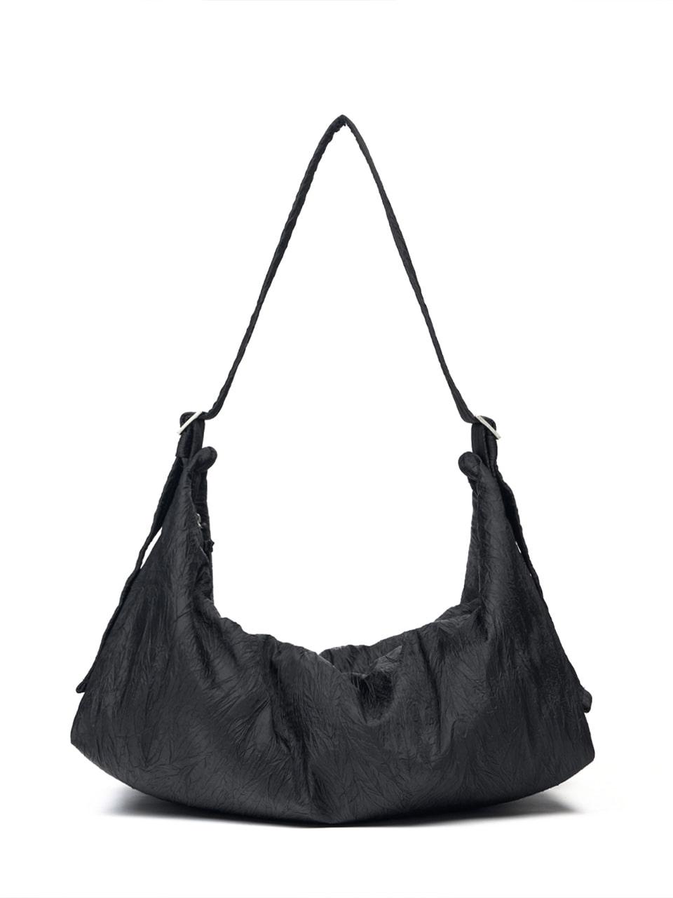 3월 10일(월) 예약배송 | 필로우 보트백(L) - 크링클 블랙