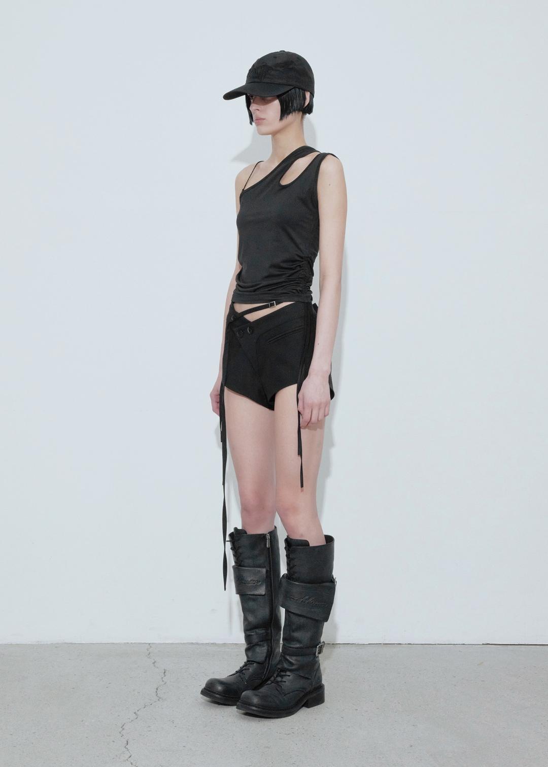 CURVED SHOULDER TOP, BLACK