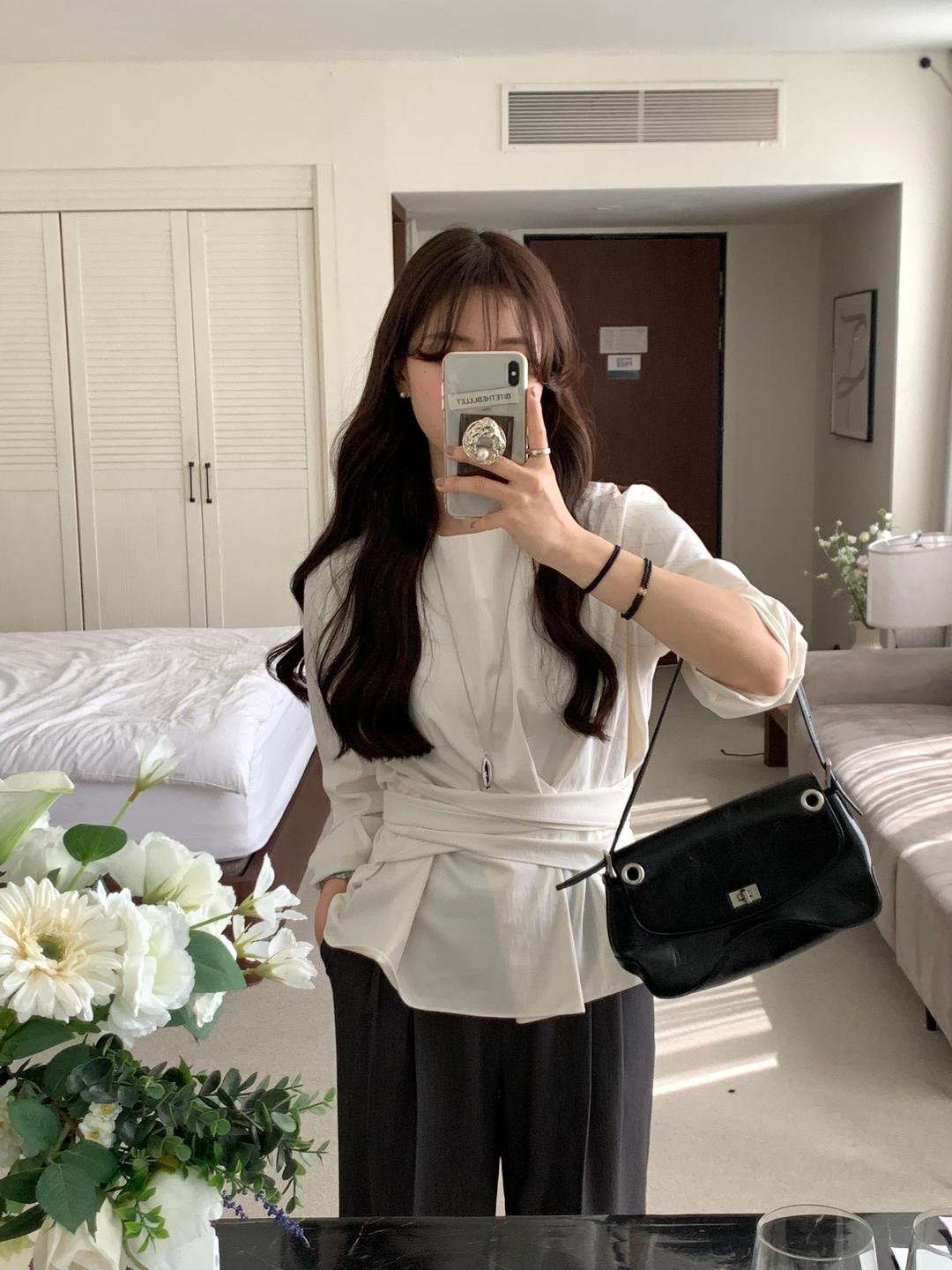 [바로배송] TEXTURE STRAP BLOUSE (long ver.)