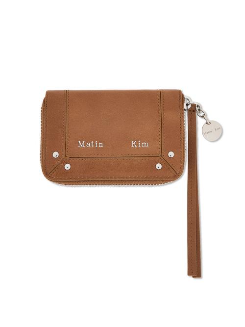 STEEL LOGO RIVET COMPACT WALLET IN CAMEL